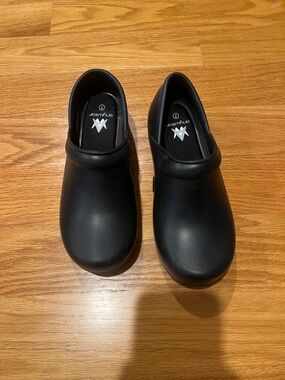 Adult women Black Slip-On Clog
